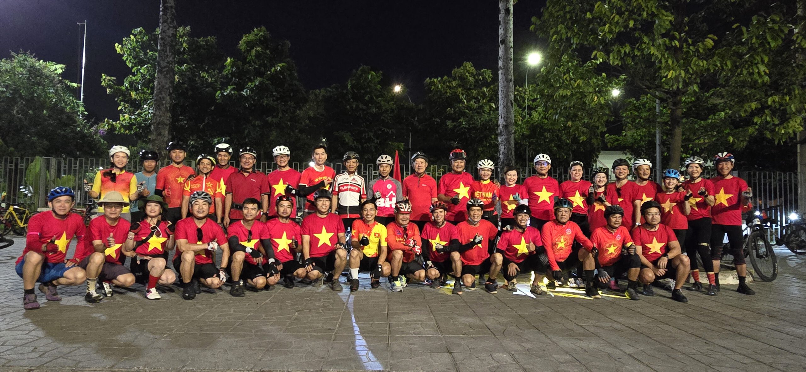 Đạp xe trong hòa bình để nhớ ngày thống nhất