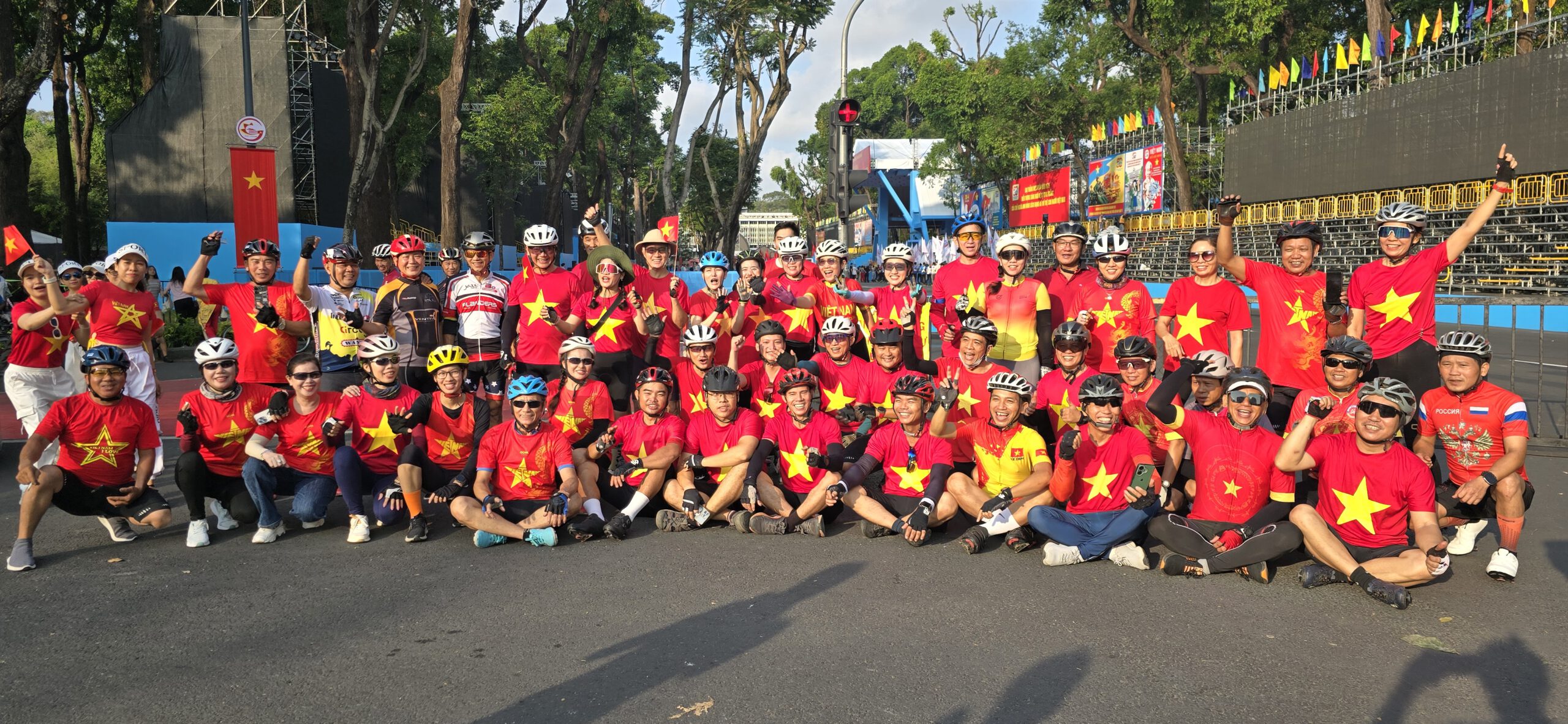 Hội xe đạp thể thao Biên Hòa đạp xe Sài Gòn chào mừng 50 năm thống nhất Đất Nước